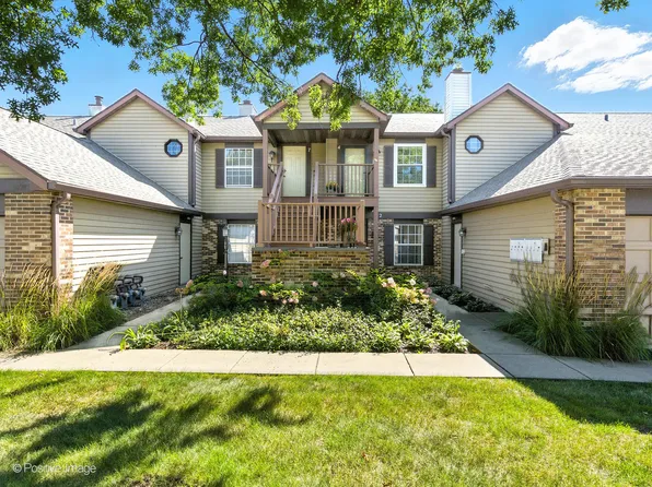 383 Sandhurst Cir APT 4, Glen Ellyn, IL 60137