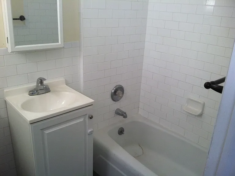 208 Undercliff Ave #B — Photo 10