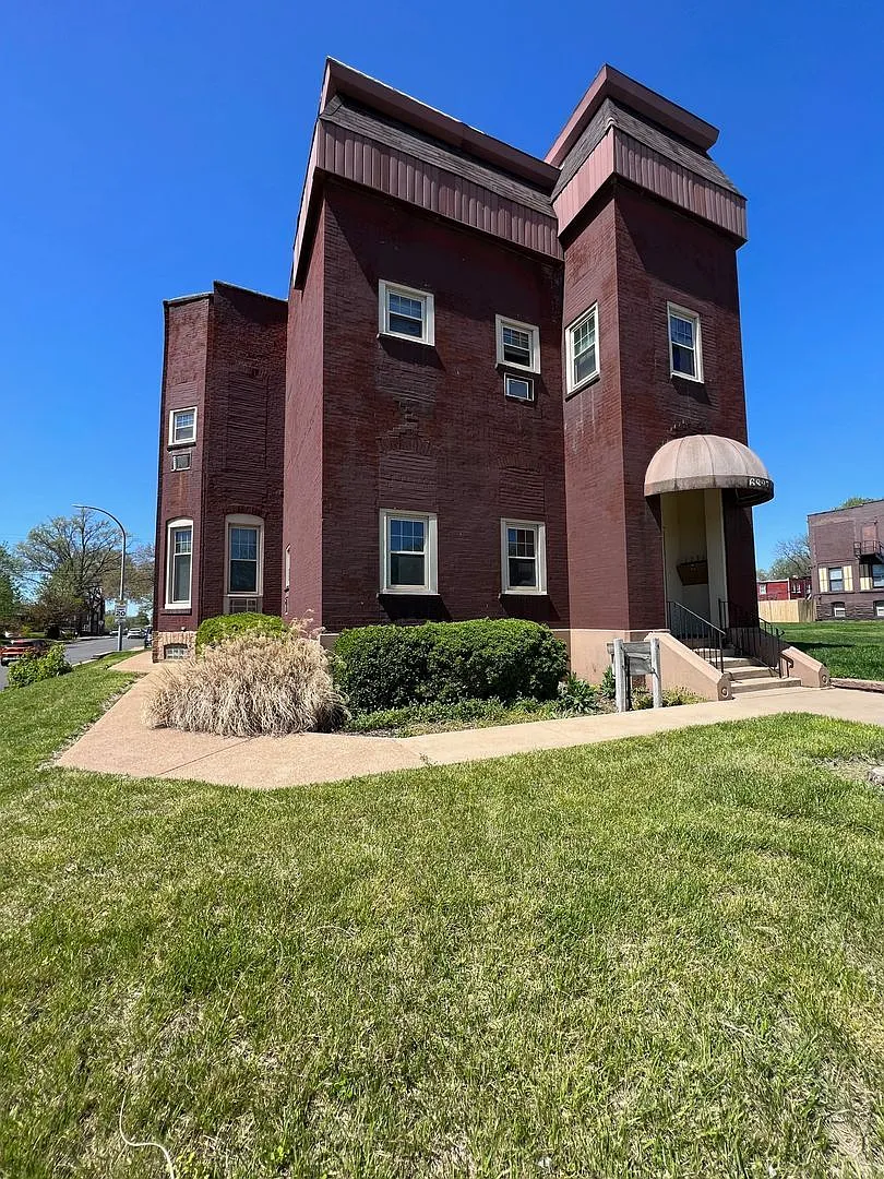 6827 Michigan Ave 8 — Photo 1