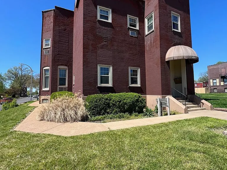 6827 Michigan Ave #8 — Photo 1