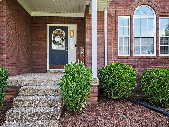 4th image of 161 Taft Ct