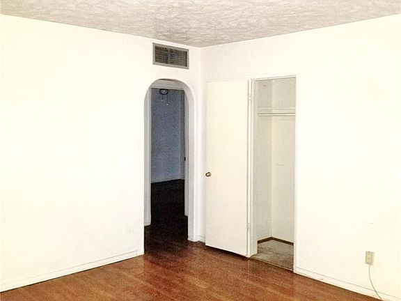 5th image of 2200 Beverly Way