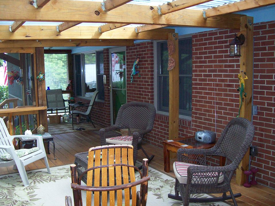 2nd image of 1639 Allens Ln