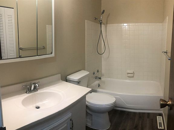5th image of 3015 Colonial Dr
