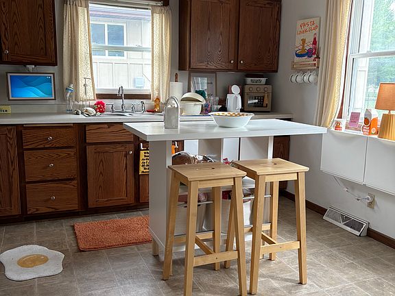 5th image of 2015 Greenwood Dr #2