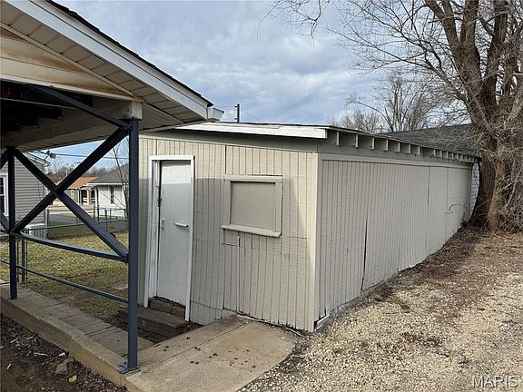 5th image of 802 N Desloge Dr