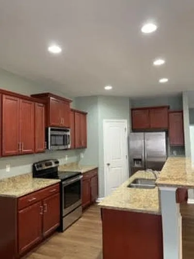 3 bed, 2.5 bath, 1800 sqft, $1,900 — Photo 2