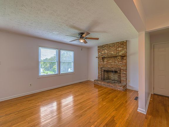 4th image of 14053 Dennis Dr