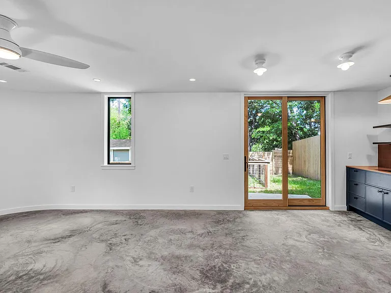 2403 Wilson St — Photo 23