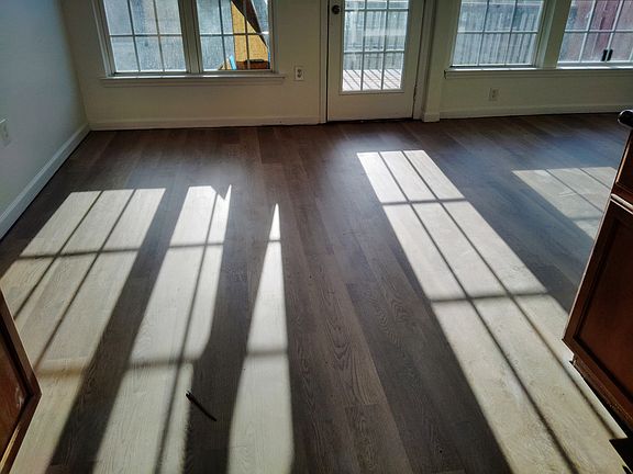 5th image of 306 Shady Creek Ln