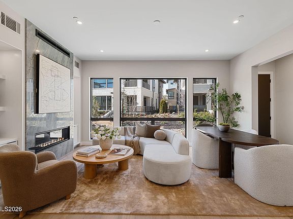 3rd image of 77 Caballada St