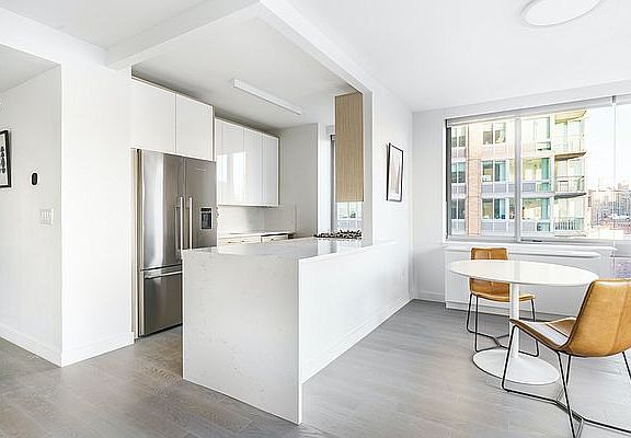 4th image of 101 W End Ave APT 32d