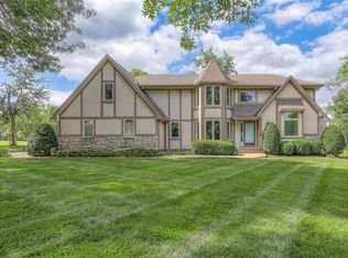 10915 W 177th Ter, Overland Park, KS 66221