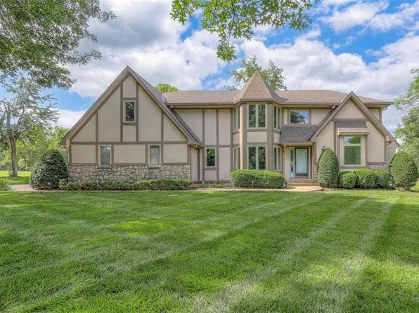 10915 W 177th Ter, Overland Park, KS 66221