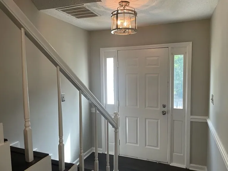 2128 Montreat Dr — Photo 2