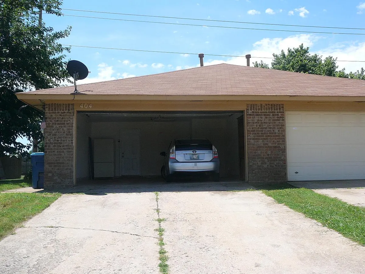 Building Photo - 404 Nimrod Rd