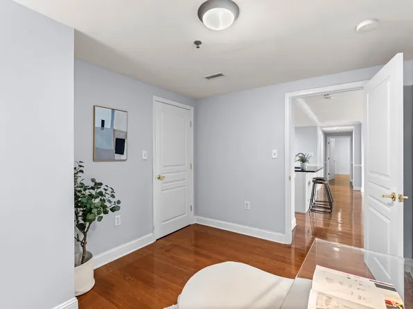 70 Adams Street image 31 of 47