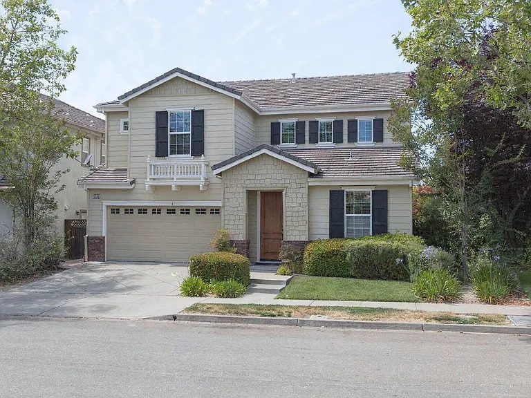 2168 Mornington Ln — Photo 1