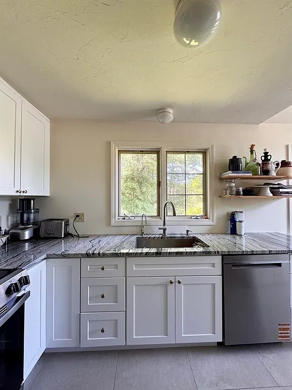 2 bed, 2.0 bath, 2000 sqft, $3,650 — Photo 4