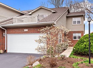 105 Willow Creek Ln, Willow Springs, IL 60480