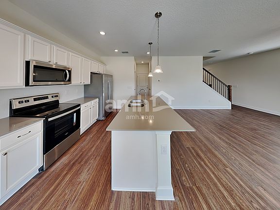 5th image of 1018 Walden Pond Dr