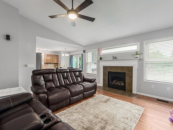4th image of 2075 Winding Hollow Dr