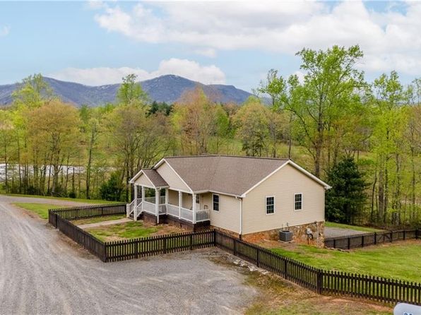 239 Violet Ridge Trl, Mount Airy, NC 27024