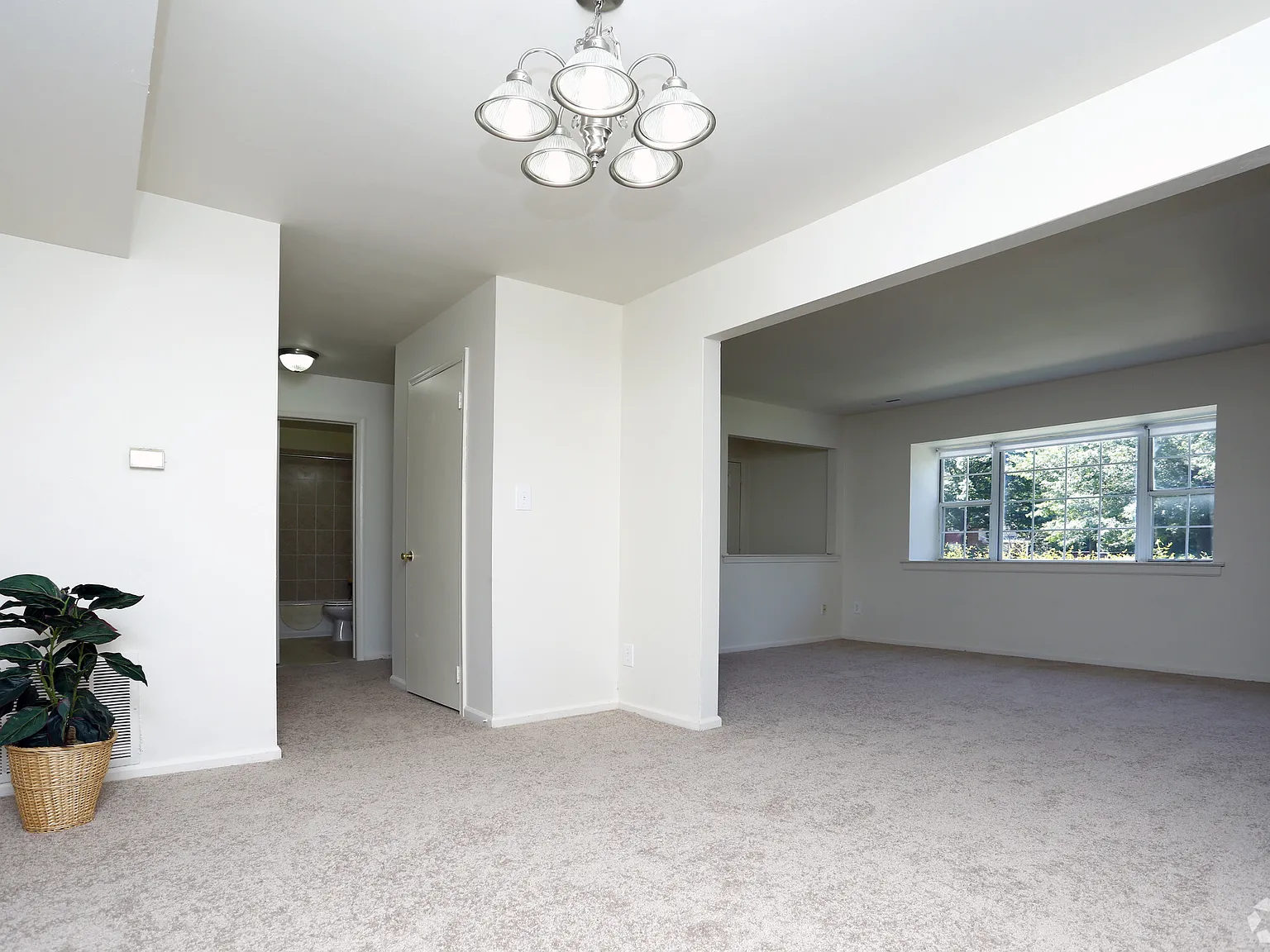 Carriage Run Apartments & Townhouses — Photo 3
