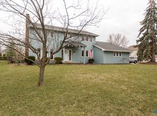 667 Oak Knoll Dr, Perrysburg, OH 43551