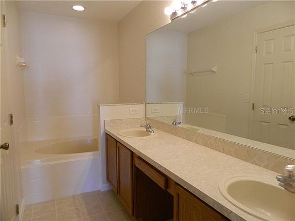 3rd image of 2981 Ashland Ln S