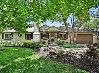 6134 Howe Dr, Fairway, KS 66205