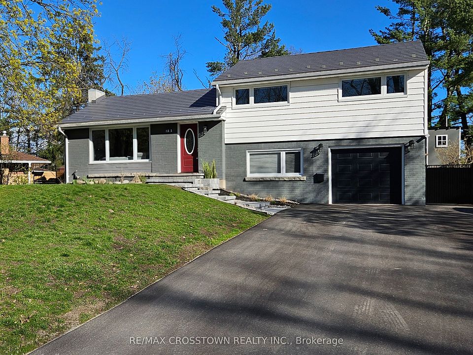1st image of 11 Castle Dr
