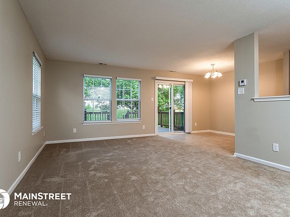 5th image of 4549 Connaught Dr E