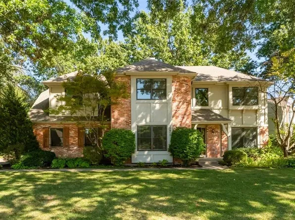 12917 Sherwood St, Leawood, KS 66209