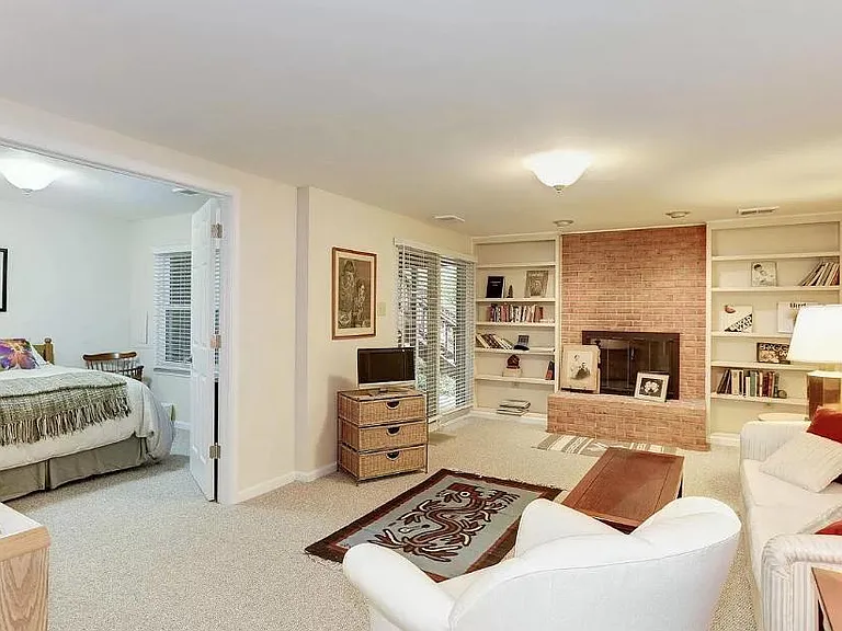 7418 Crestberry Ln — Photo 17