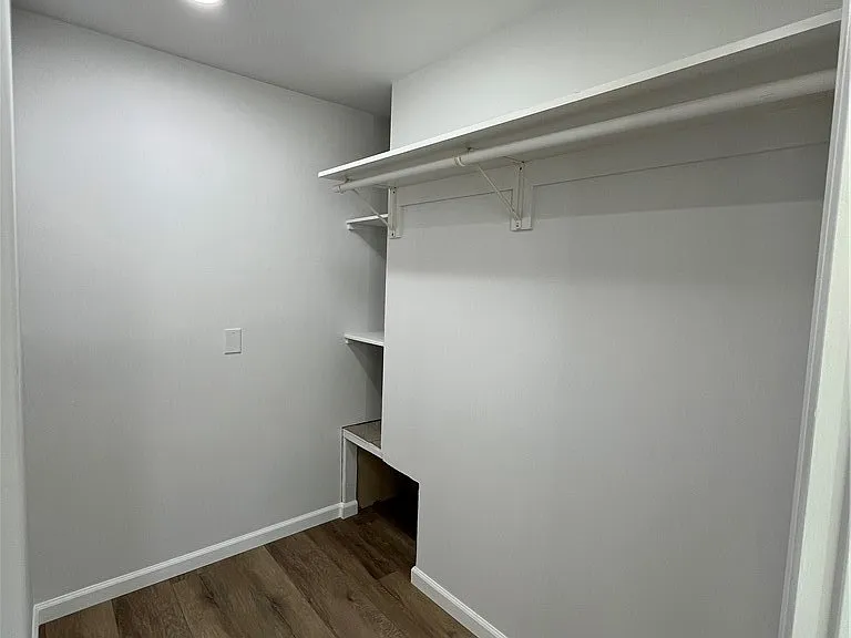 18708 Keswick St #18708 — Photo 10
