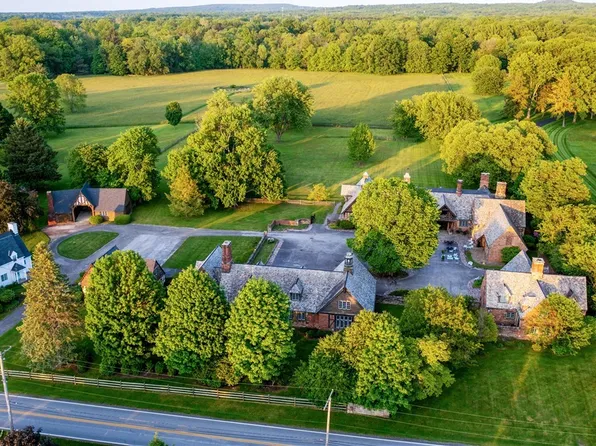 9391 Hobart Rd, Waite Hill, OH 44094