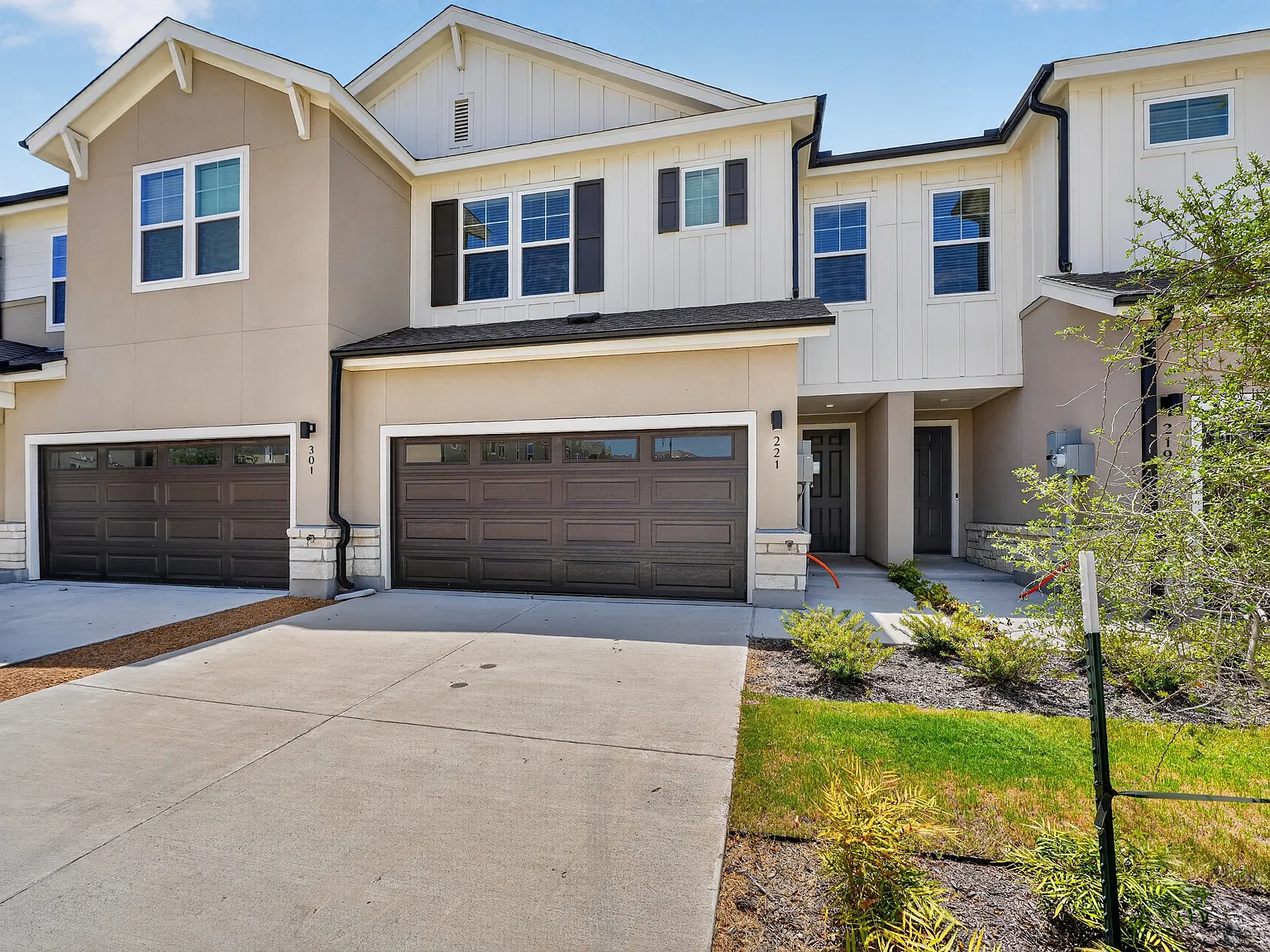 3 bed, 2.5 bath, 1865 sqft, $2,655 — Photo 1
