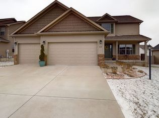 1619 Hunters Ridge Ct, Mahomet, IL 61853