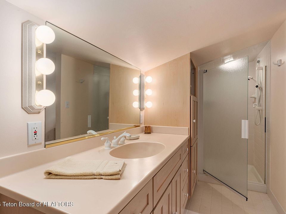 19th image of 12000 S Palmer Creek Dr