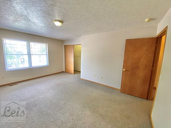 4th image of 402 N Owens Dr #6