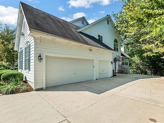 3rd image of 801 Craig Forest Ln