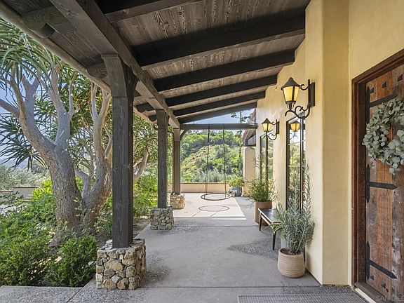 3rd image of 5616 La Sencilla