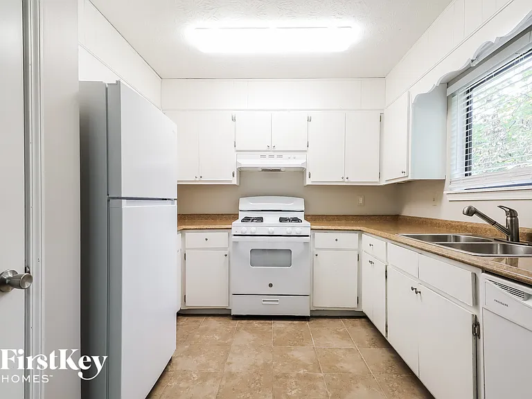 3226 Deshong Dr — Photo 7