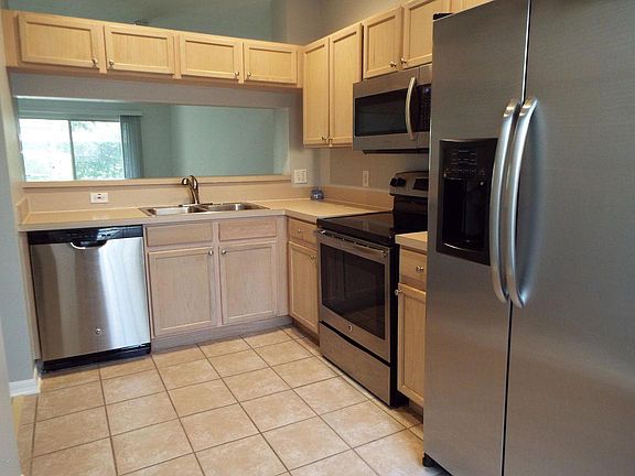 4th image of 519 Steeplechase Ln #519