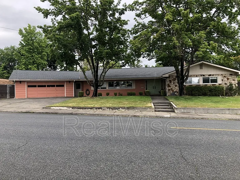 710 NW Midland Ave — Photo 1