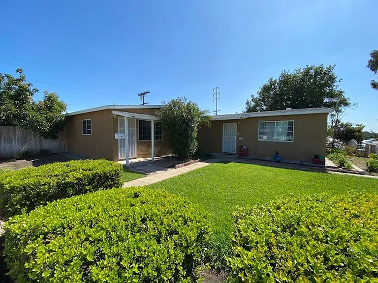 4901 Frink Ave — Photo 1