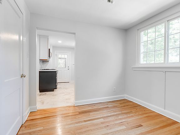 5th image of 2200 Lakeview Ave