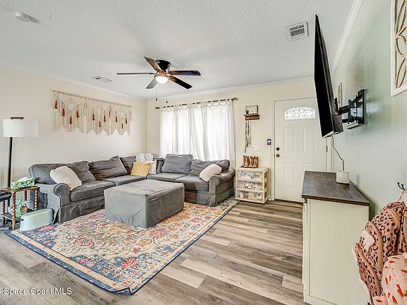 3rd image of 6825 Anecia Ave