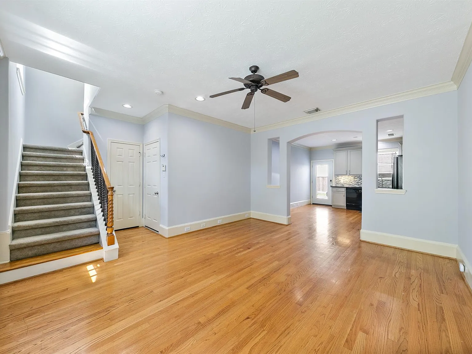 2 bed, 2.5 bath, 1374 sqft, $2,150 — Photo 2